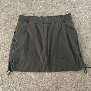 Columbia Ladies' Skort Size Large Charcoal Cinched Sides Drawstring Hiking Golf